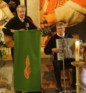 Tony Kavanagh and Declan Foley performing Phil Coluter's 'Lifeboat Song' during the Ecumenical Service.