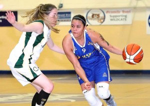 Brittany Dunbar (Maxol WIT Wildcats) goes on the outside of Meteors Eimear Martin.