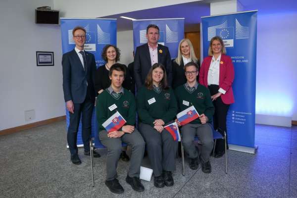 Students debate social media ban at EU Model Council