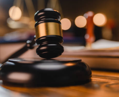 Tree surgeon found with knife avoids conviction